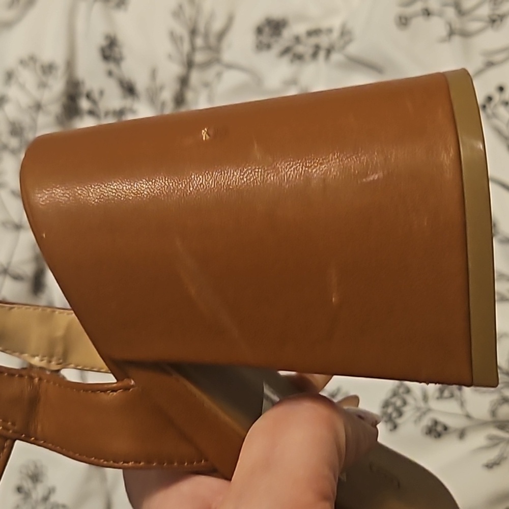 Tan platform heels - Picture 4 of 4